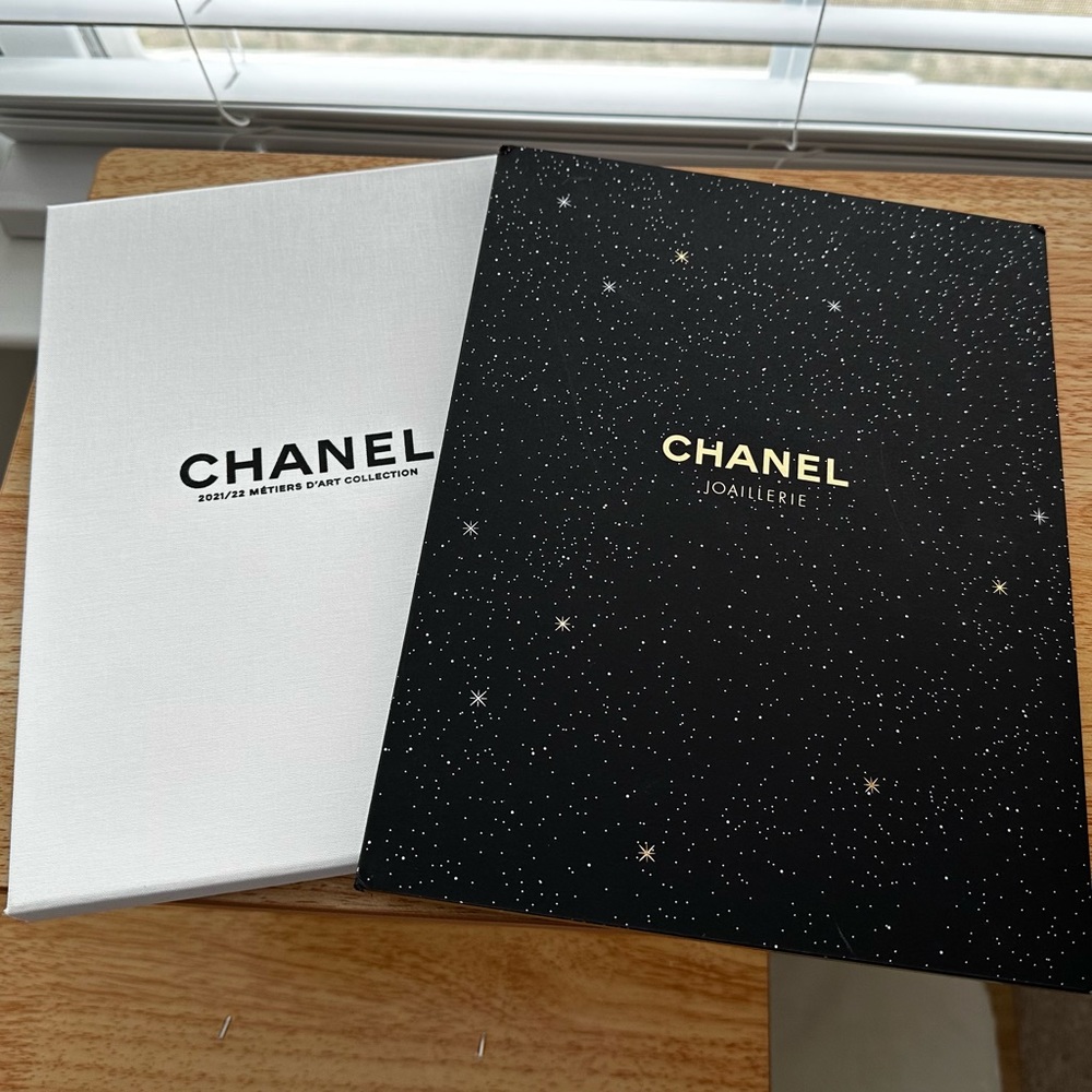 CHANEL 2021/22 Lookbook & Fine Jewelry Catalog / Magazine